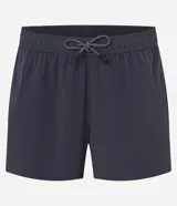 Bermuda de running para hombre, color beige claro, confeccionada en microfibra tecnológica. Presenta cintura elástica con cordón ajustable y bolsillos funcionales.