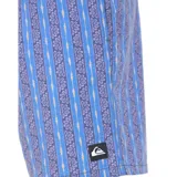 Short de baño Quiksilver modelo Daysiquard de color azul, con estampado de rayas verticales y flores. Presenta cintura elástica con cordón de ajuste, bolsillos laterales y bolsillo trasero.