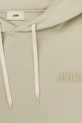 Hoodie de algodón color beige con capucha ajustable mediante cordones, manga larga y puños acanalados. Presenta el logo de la marca Autry bordado en el pecho.