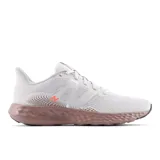 Championes de running New Balance 411v3 para mujer, color gris claro con detalles en marrón y logo naranja.