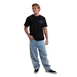 Remera de manga corta color negro con estampado gráfico pequeño en el pecho que hace referencia a Eddie Big Wave Waimea Bay.