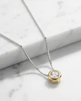 Collar de plata 925 con cadena fina y dije circular pasante con baño de oro y centro de circonia.