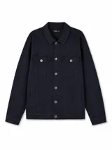 Campera de jean color azul oscuro, con cierre frontal de botones metálicos, cuello clásico, dos bolsillos con solapa en el pecho y dos bolsillos laterales.