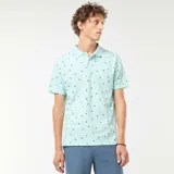 Chomba celeste con estampado de palmeras en color negro.