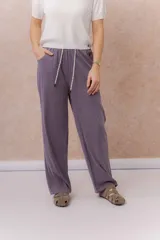 Pantalón ancho color celeste de Tencel, con cintura elástica y cordón ajustable blanco.