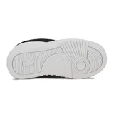 Championes casuales de mujer Diadora modelo Spitfire, color blanco con el logo lateral en negro. Diseño de caña baja con cordones blancos y suela gruesa.