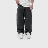 Pantalón de jean estilo baggy, color negro con efecto lavado, de corte holgado y tiro medio.