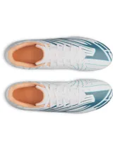 Championes de fútbol Under Armour U Shadow Select 4 FG, diseño en color blanco con detalles en verde azulado y naranja, capellada sintética texturizada y suela con tapones cónicos para césped natural.