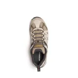 Championes de trekking Merrell modelo Accentor 3, confeccionados en combinación de ante y malla transpirable. Presentan puntera protectora de goma, entresuela de espuma EVA para mayor estabilidad y suela de goma adherente diseñada para terrenos irregulares.