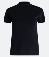 Blusa de punto color celeste, con cuello alto, manga corta y malla texturizada.