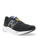 Championes de running New Balance modelo Fresh Foam Arishi V4, color negro con entresuela blanca y detalles en naranja y azul. Presentan capellada de malla transpirable, logo lateral característico y tecnología de amortiguación Fresh Foam.