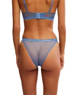 Bombacha tipo colaless de malla celeste con lunares y bordes de encaje ondulado.