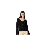 Cardigan de punto negro, con escote en V, cierre frontal de botones, bolsillos delanteros aplicados, mangas largas y detalle de logo bordado en el pecho.