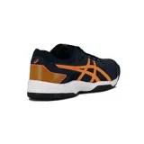 Championes Asics Gel-backhand color azul marino con detalles en naranja y suela blanca.