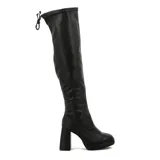 Bota alta Beira Rio de color negro, con taco alto ancho, plataforma delantera y ajuste elástico con cordón en la parte superior de la caña.
