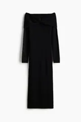 Vestido midi de punto fino, con diseño ajustado al cuerpo, escote tipo bote con hombros descubiertos y detalle de nudo frontal, de manga larga.