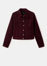 Chaqueta entallada de terciopelo bordó, de manga larga con puños abotonados, cuello camisero, cierre frontal con botones y detalle de costuras visibles.