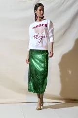 Falda midi de lentejuelas color verde esmeralda.