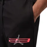 Pantalon de jogging Jordan color negro, con cintura elástica y cordón ajustable. Presenta estampado vertical con la palabra Jordan en color rosado en la pierna derecha y logo de la marca con el número 23 en la pierna izquierda.