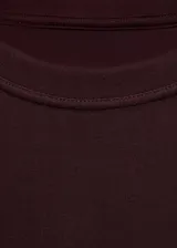 Buzo de cuello redondo y manga larga con diseño recto y holgado, confeccionado en tejido de viscosa con mezcla de poliamida y elastano.