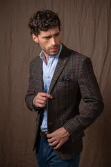 Saco slim fit The Harries Collection by Club House color beige, en tejido espiga de lana.