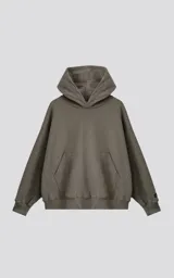 Hoodie de calce oversize y corte crop, confeccionado en frisa gamuzada de algodón. Presenta capucha forrada y bolsillo canguro frontal.