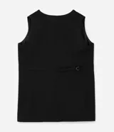 Chaleco sastre de corte alargado, color negro, con escote en V profundo y diseño sin mangas. Presenta un estilo minimalista con bolsillos laterales simulados y ajuste entallado en la espalda.