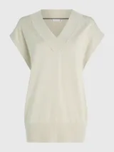 Túnica color beige de punto con cuello en V y sisas amplias.