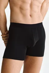Pack de tres calzoncillos tipo trunk negros de punto elástico, con cintura elástica y costuras planas.