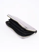 Billetera rectangular con cierre perimetral dorado, diseño con estampado animal print de leopardo.
