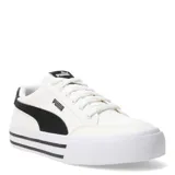 Championes urbanos Puma modelo Court Classic Vulc, color negro con detalles en blanco. Presentan un diseño de corte bajo con capellada de lona, cierre de cordones y suela vulcanizada con franja decorativa.