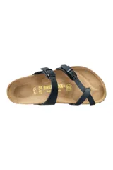 Sandalias Birkenstock Mayari con tira entre los dedos, color negro, con hebilla ajustable y plantilla anatómica de corcho y látex.