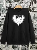 Canguro negro con capucha y bolsillo delantero tipo canguro. Estampado en el pecho con un diseño de un personaje masculino dentro de un corazón hecho de alambre de púas.