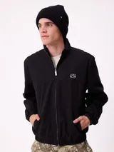 Gorro tipo beanie de tejido waffle en color beige, con etiqueta de marca Rusty en el borde.