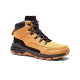 Bota de trekking Hi-Tec color ocre con detalles en negro.