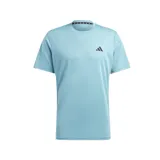 Remera de training Adidas color celeste con logo negro en el pecho. Confeccionada con tecnología Aeroready que mantiene la piel seca.