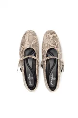 Ballerinas con estampado de leopardo, con correa sobre el empeine y hebilla metálica.