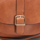 Bolso bandolera color marrón con correa larga ajustable y hebilla decorativa dorada.