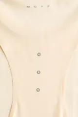 Musculosa deportiva de color beige, confeccionada en tejido funcional con tecnología DryMove para absorber el sudor. Presenta un diseño de corte estándar, cuello redondo y aberturas laterales en el bajo.