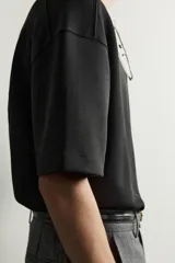 Sudadera de manga corta y cuello redondo, corte relaxed fit, confeccionada en tejido interlock de algodón con elasticidad.