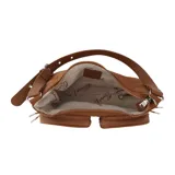 Cartera tipo bandolera color marrón, con dos bolsillos frontales externos, correa ajustable y cierre superior. Presenta el logo de la marca grabado en el frente y detalles de cordones laterales.