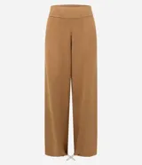 Pantalón de corte recto confeccionado en tricot de viscosa, con cintura estructurada y sistema de ajuste con cordón regulador en la botamanga. Presenta un diseño minimalista y funcional con bolsillos laterales.