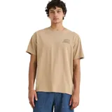Remera beige de manga corta con pequeño estampado botánico y texto en el pecho.