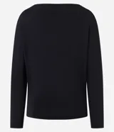 Blusa de microfibra con diseño de manga murciélago, escote amplio y caída holgada. Prenda de manga larga confeccionada en tejido ligero y resistente.