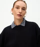 Buzo suéter en tricot de cuello redondo y manga larga con puños ajustados, de la marca Marfinno.