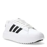 Championes Adidas Grand Court con plataforma, color blanco con detalles en negro en las tres tiras laterales.