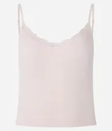 Blusa de pijama de tirantes finos ajustables, confeccionada en tejido seamless acanalado color rosado. Presenta un delicado detalle de encaje en el escote.