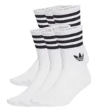 Pack de seis pares de medias blancas Adidas de caña alta, con tres rayas negras en el puño y logo del trifolio bordado en color negro en el lateral.
