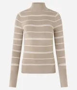 Suéter de punto negro con rayas horizontales blancas, cuello alto y mangas largas.