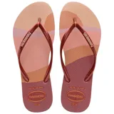 Ojotas Havaianas Slim Palette Glow con base estampada con franjas de colores pastel y tiras finas color cobre.